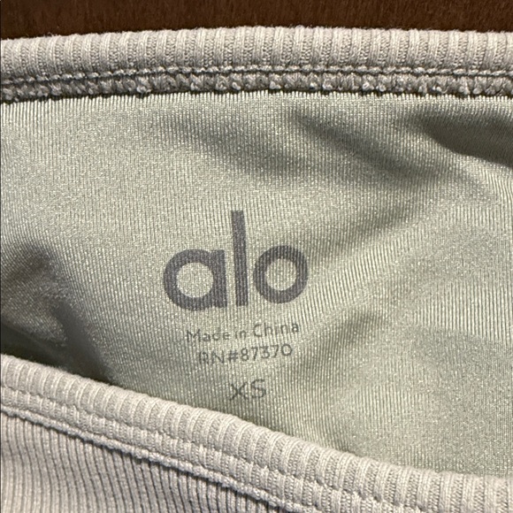 ALO Yoga Ribbed Women's Crop Top - Picture 2 of 5